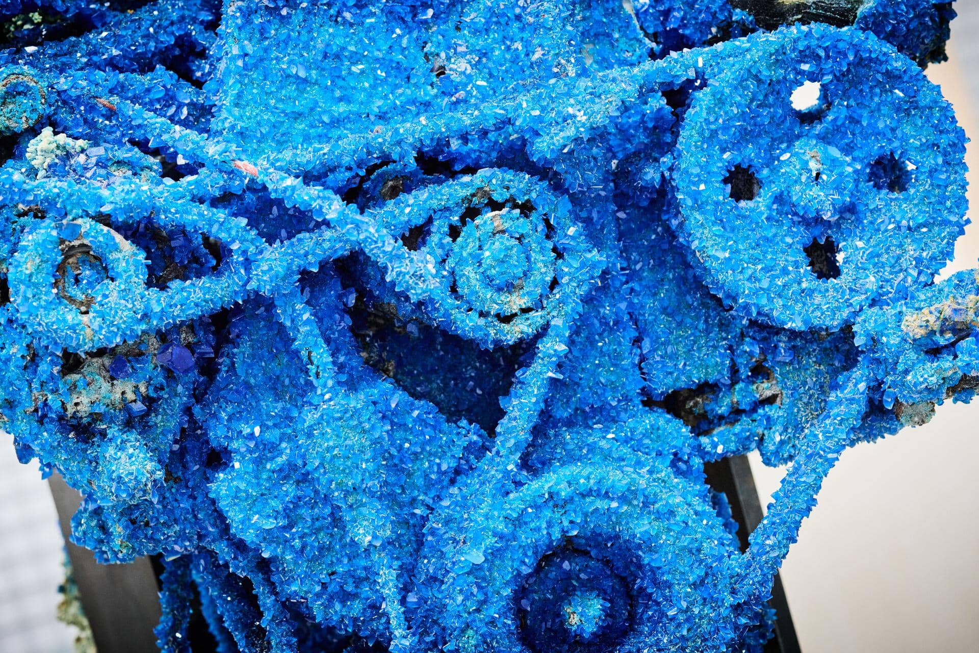 Detail kunstwerk Untitled van Roger Hiorns