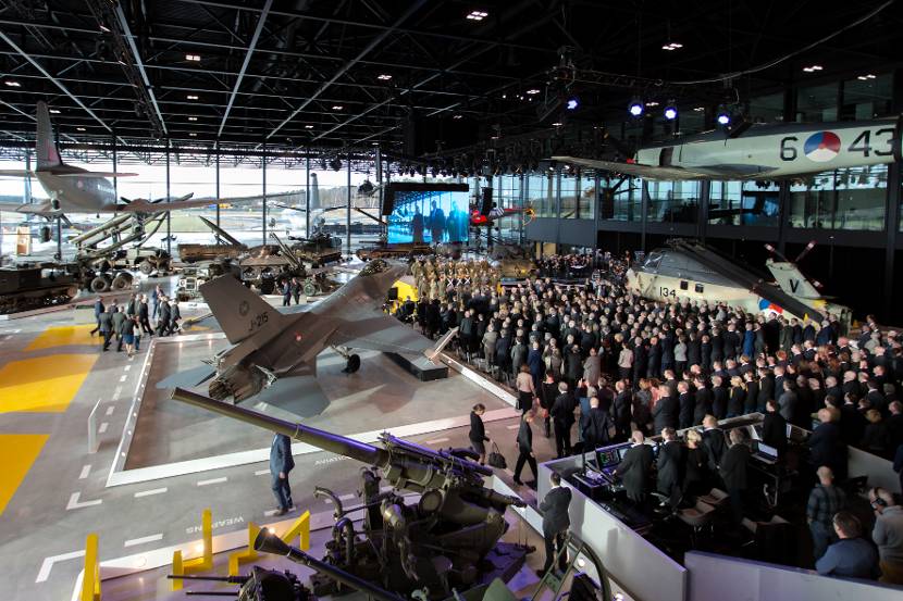 Opening Nationaal Militair Museum door de koning op 11-12-2014