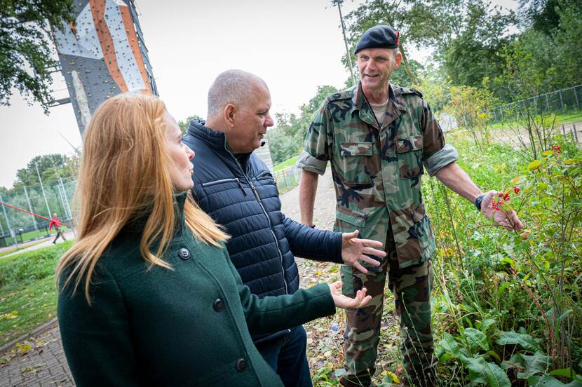 Duurzaam landschapsbeheer op de Van Ghent Kazerne in Rotterdam Nelleke Overgaauw Frank van Dam Douwe Schoonderwaldt