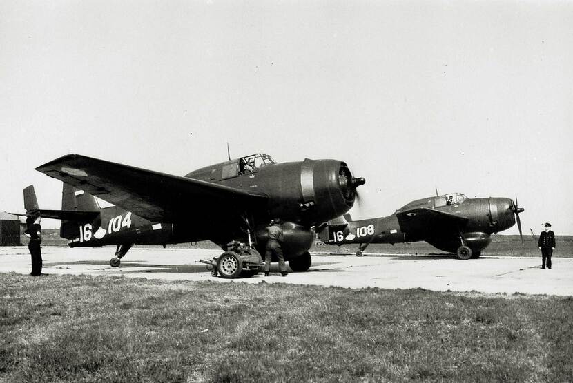 Vliegtuigen marinekamp Valkenburg