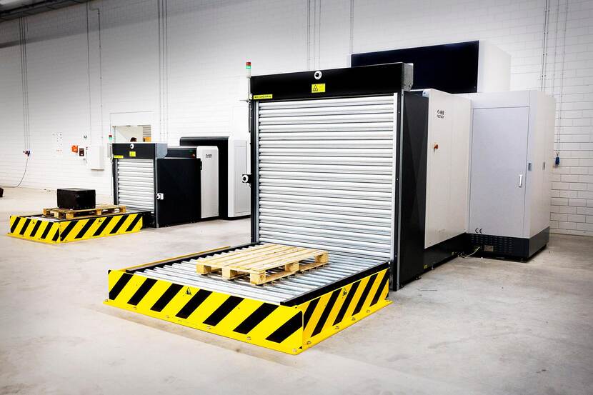 Het Joint Inspection Center op Schiphol beschikt over onder meer een röntgenstraat