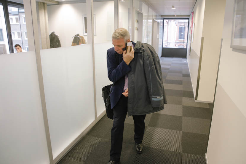 Peter van Riet belt collega