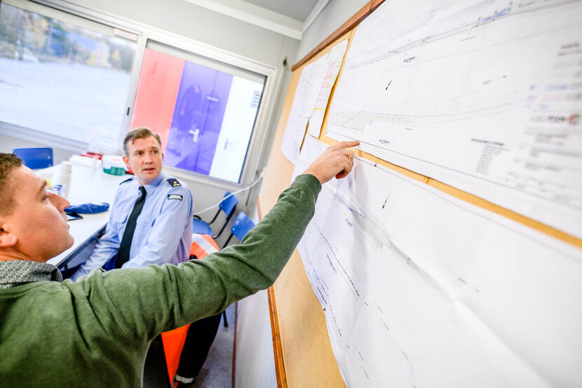 Op de voet, werk aan het spoor