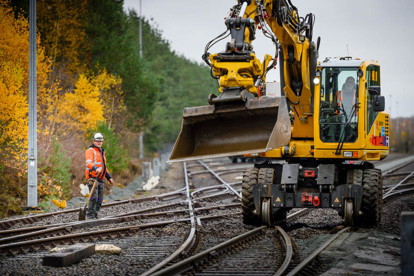 Op de voet, werk aan het spoor