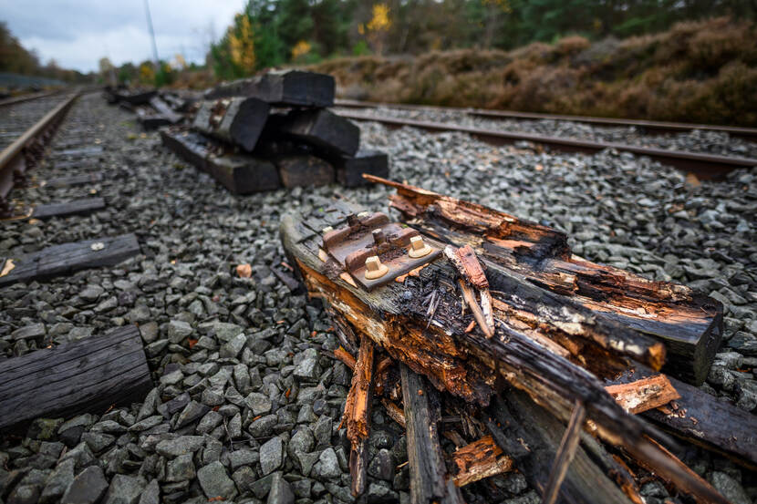 Op de voet, werk aan het spoor