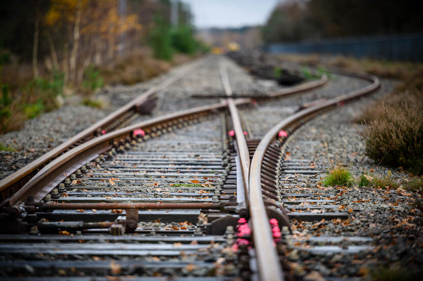 Op de voet, werk aan het spoor