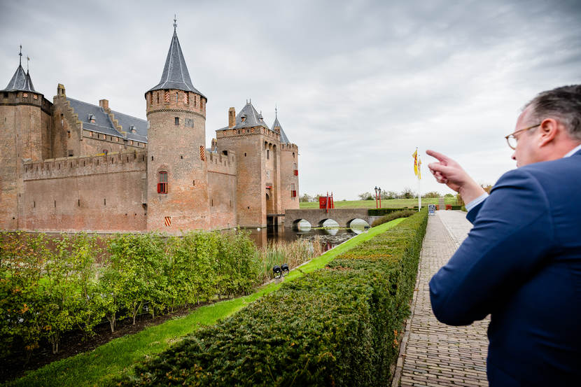 Op de voet, Muiderslot
