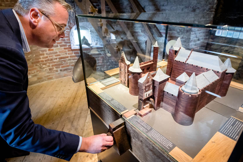 Op de voet, Muiderslot