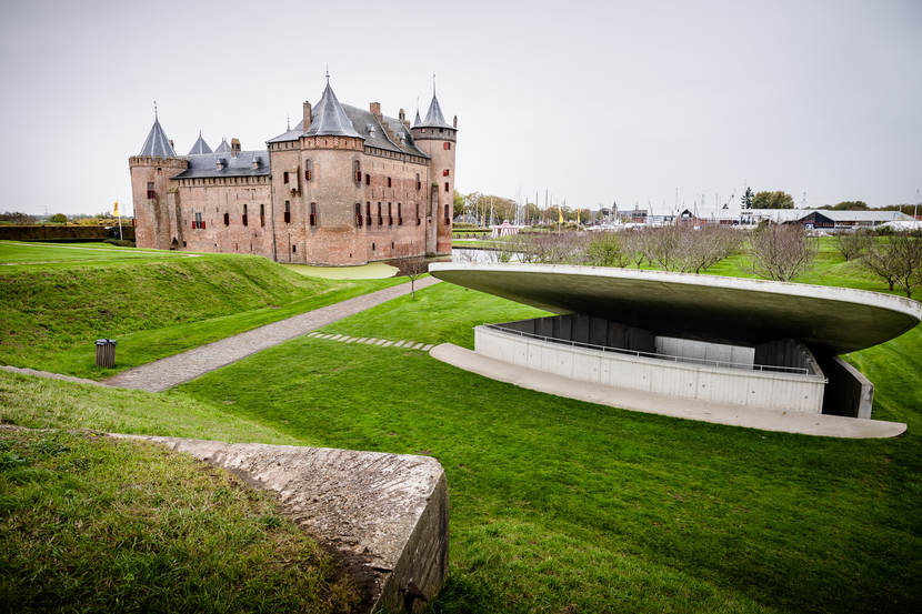 Op de voet, Muiderslot