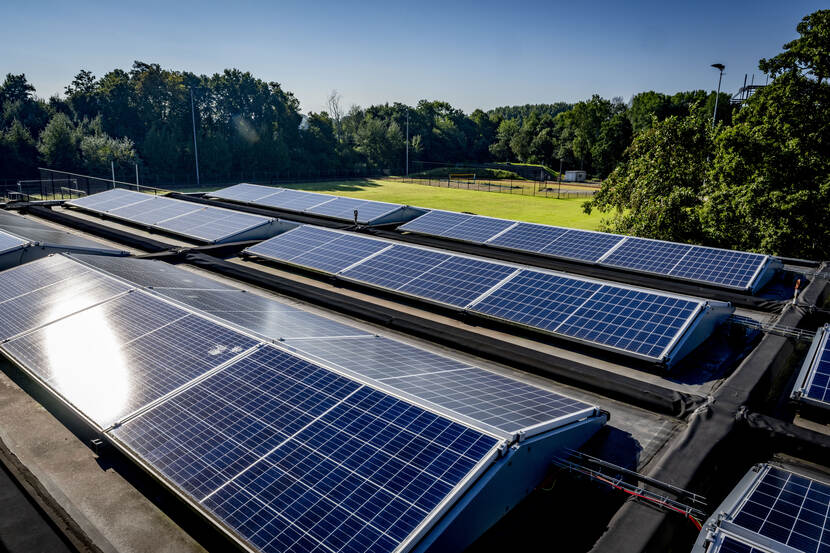 Zonnepanelen van de Van Ghentkazerne